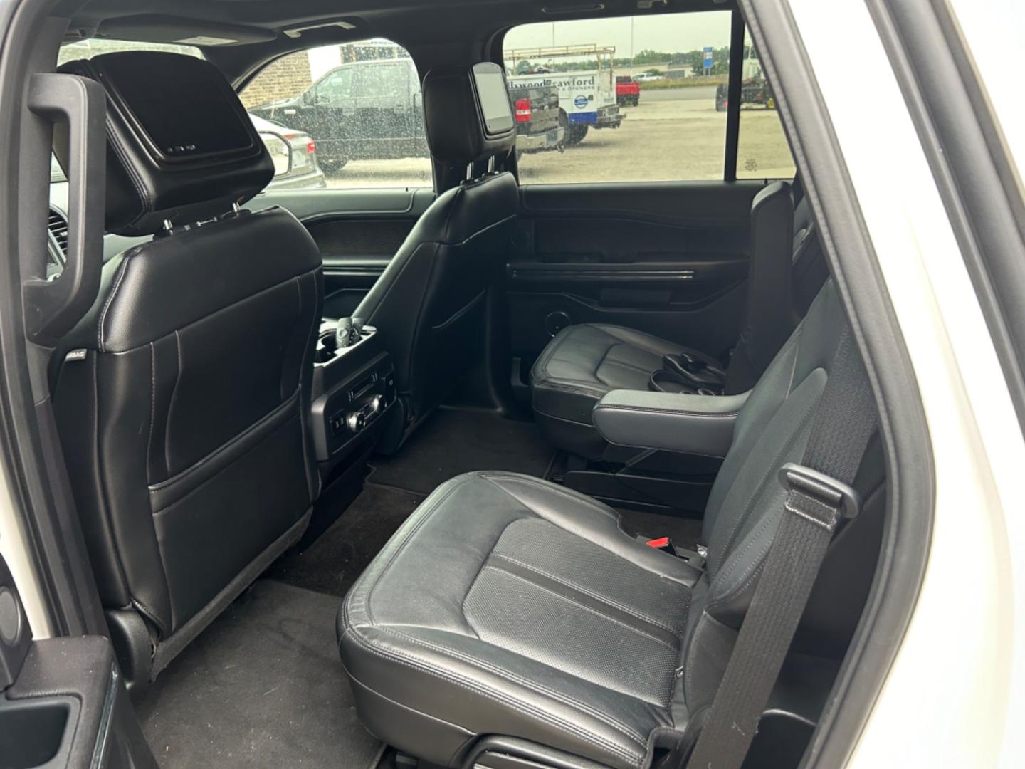 2018 White Ford Expedition Limited 4WD (1FMJU2ATXJE) with an 3.5L V6 DOHC 24V FFV engine, 6A transmission, located at 1687 Business 35 S, New Braunfels, TX, 78130, (830) 625-7159, 29.655487, -98.051491 - Photo#9